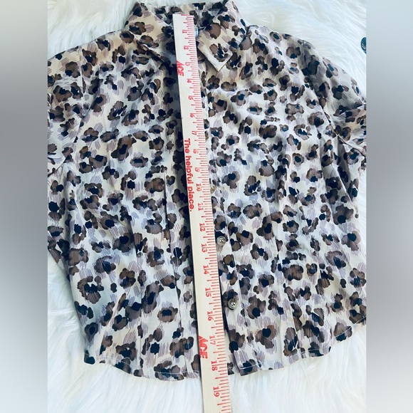NWT SAGE Sz XS Taupe, Brown,& Black Leopard Print Women’s cropped Blouse - Picture 3 of 11